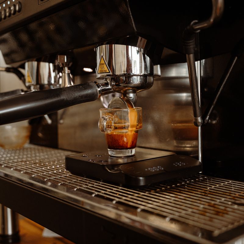 A shot pulling on the Latte Haus espresso machine